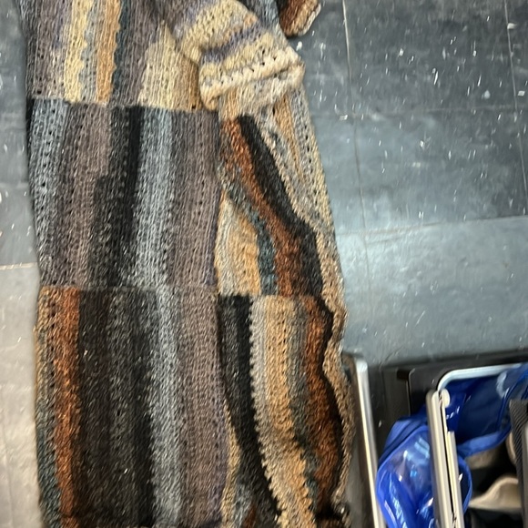 Hand crochet blanket - Picture 9 of 15